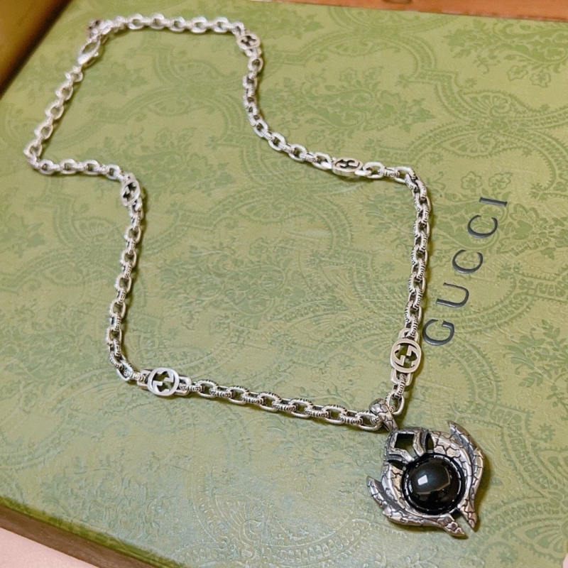 G*u*i necklaces